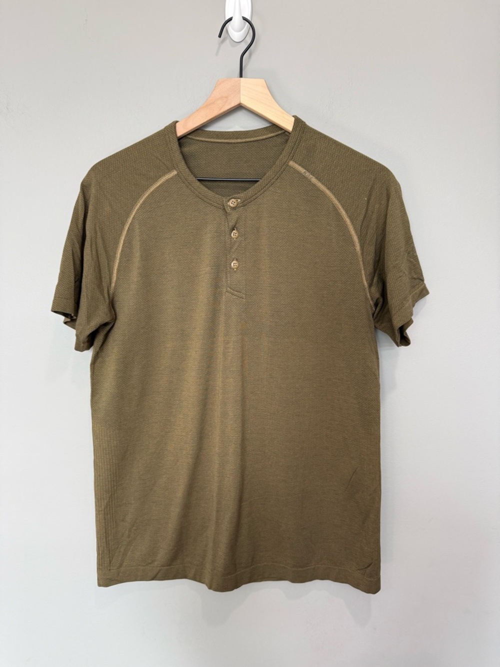Lululemon Metal Vent Tech Short Sleeve Henley Mens Size M